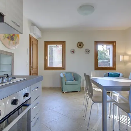 Torre-barbariga Country House,3 Beds,3 Bath,parking 아파트 스트라